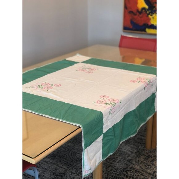 VTG Green and White Color Block with Pink Flowers Hand Embroidered Tablecloth 48 - Picture 1 of 13
